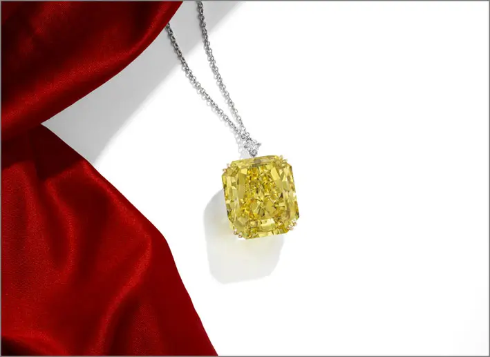 Collana con diamante fancy giallo vivido di 70,19 carati, purezza VS2