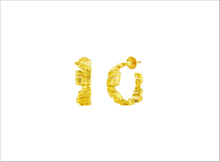 Orecchini in oro a forma di Stonehenge