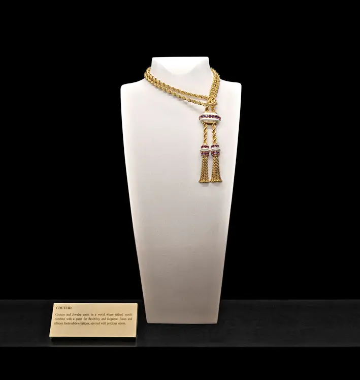 Una versione contemporanea della collana Corde, con chiusura regolabile in diamanti e ametista