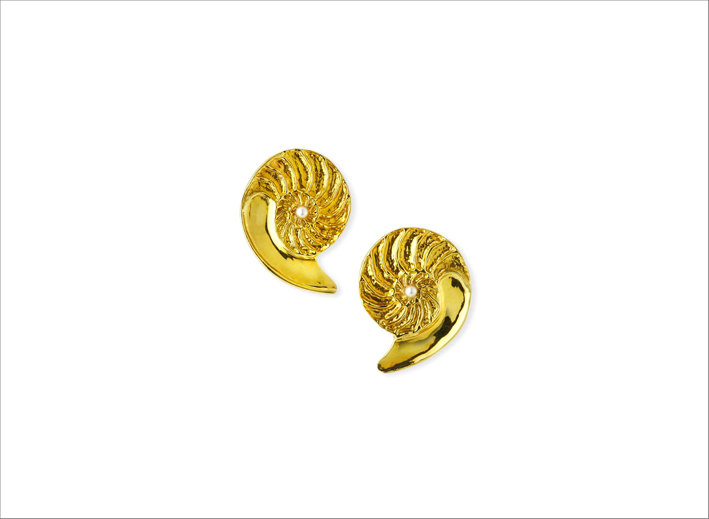 Orecchini a forma di conchiglia Nautilus in oro giallo e diamanti