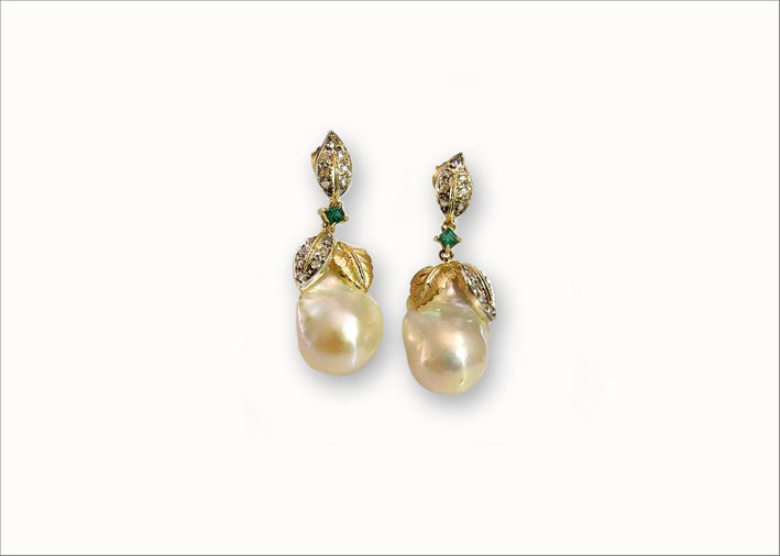 Orecchini in oro bianco 14 carati, diamanti, perle