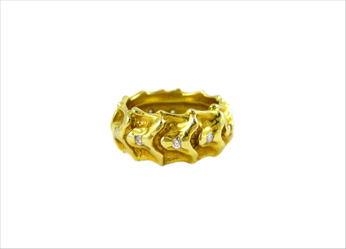 Anello a forma di vertebre in oro giallo e diamanti