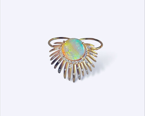 Anello a due dita in oro, diamanti, opale