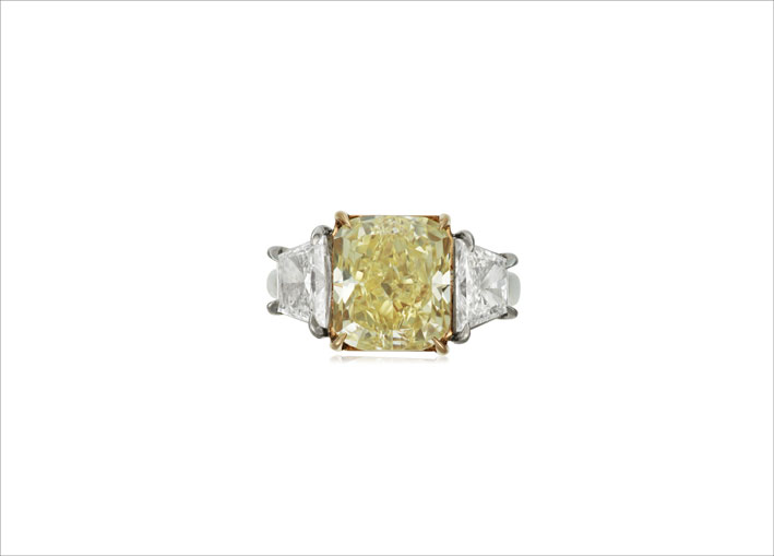 Anello di Oscar Heyman con diamanti bianchi e giallo
