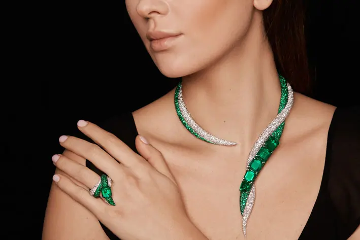 Alta gioielleria by Fawaz Gruosi, collana e anello con smeraldi e diamanti