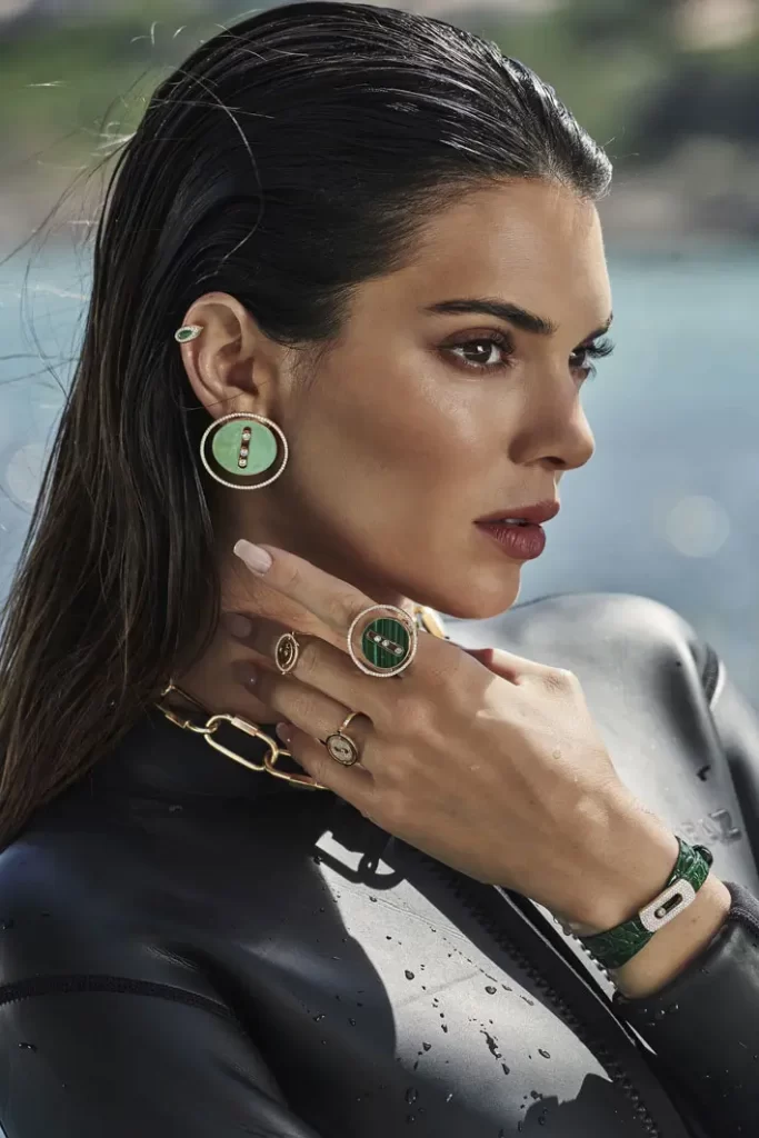 Gioielli della collezione Move di Messika indossati da Kendall-Jenner durante la realizzazione della campagna. Foto di Marin Laborne