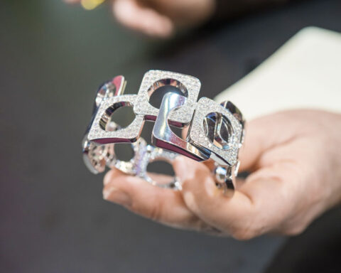 Miseno, bracciale della collezione Cortile in oro bianco e diamanti