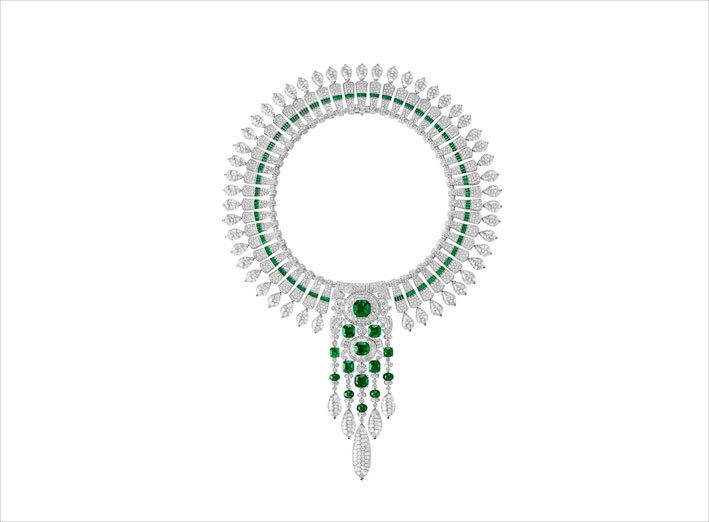 Collana trasformabile con nove smeraldi colombiani taglio cuscino del peso di quasi 40 carati e diamanti