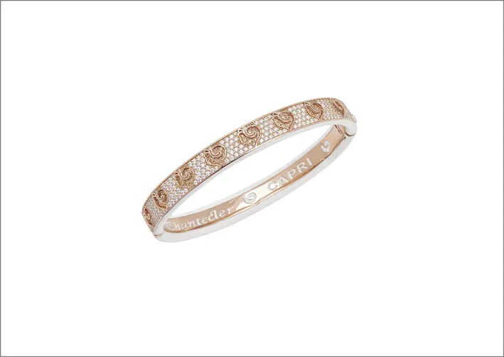 Carousèl bracelet in 18Kt pink gold, diamond-paved roosters and white enamel
