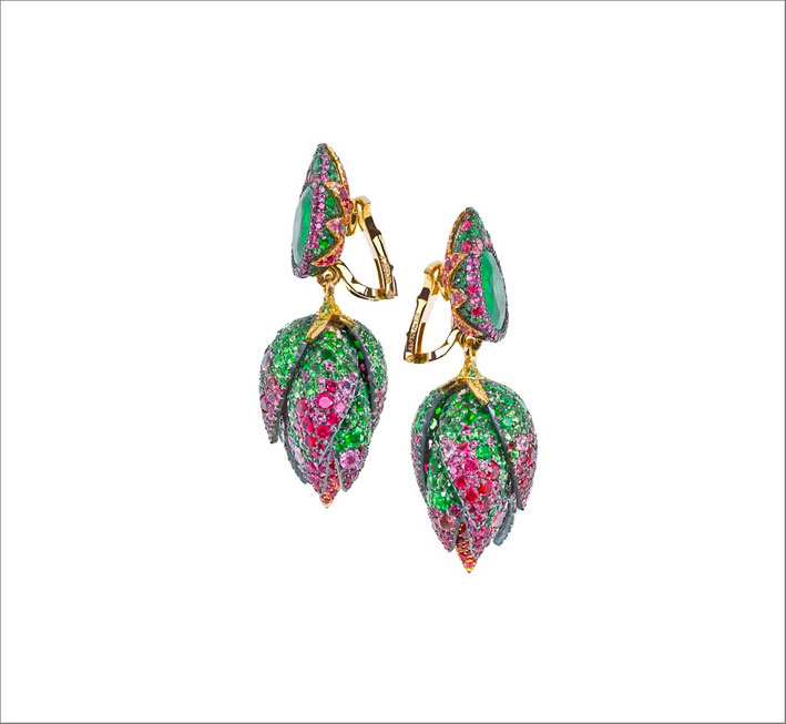 Orecchini con zaffiri rosa, tsavoriti e diamanti gialli