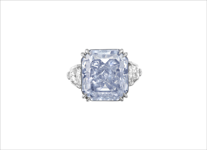 Anello con diamante fancy blue di oltre 11 carati