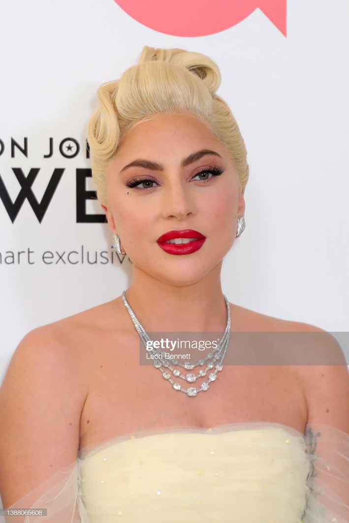 Lady Gaga con collana e orecchini Tiffany