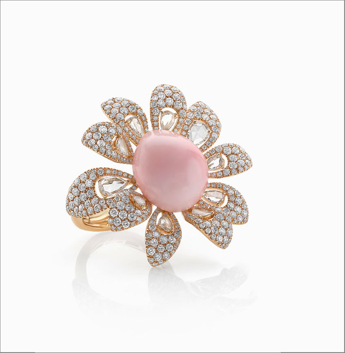 I gioielli di Valentina Callegher 2 Anello in oro, diamanti, perla conch