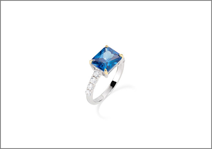 Collezione Cocktail, anello in argento con cubic zirconia blu