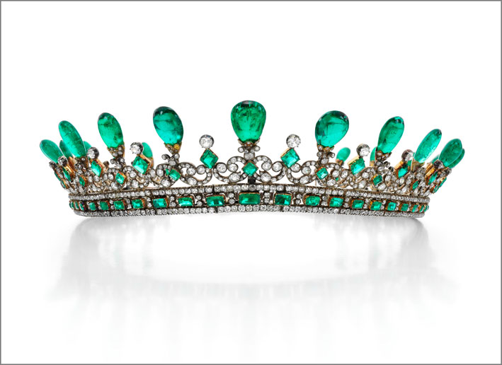 La tiara della regina Vittoria con diamanti e smeraldi realizzata dal gioielliere Joseph Kitching nel 1845