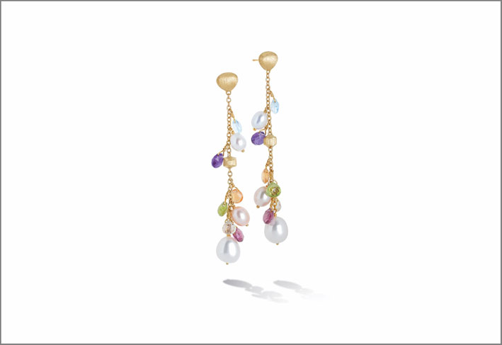 Orecchini con gemme multicolore dal taglio a cuore alternate a perle multicolore d’acqua dolce 