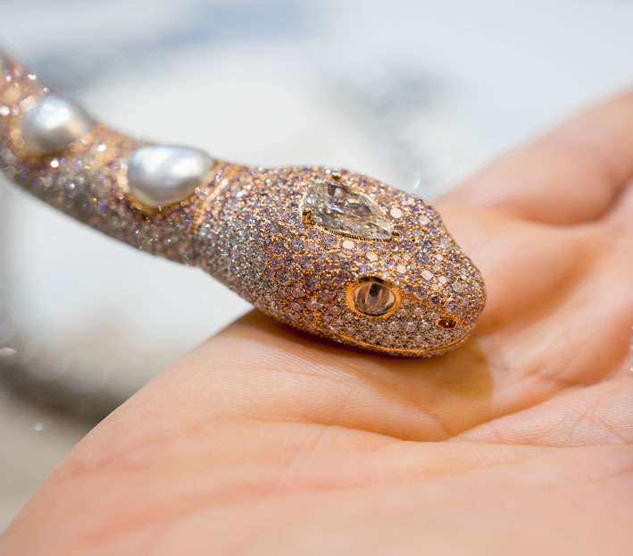 Dettaglio della collana Enchantress. Copyright: gioiellis.com