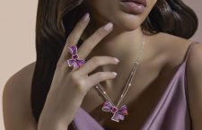 Collezione Ribbon, collana e anello con tormalina rosa e micro. mosaico indossati