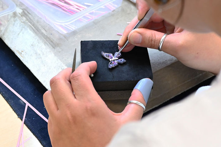 Realizzazione di un gioiello della collezione Farfalle