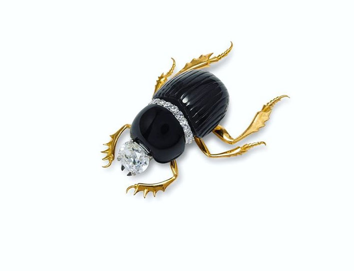 Spilla a forma di scarabeo in oro, onice, e diamante Golconda