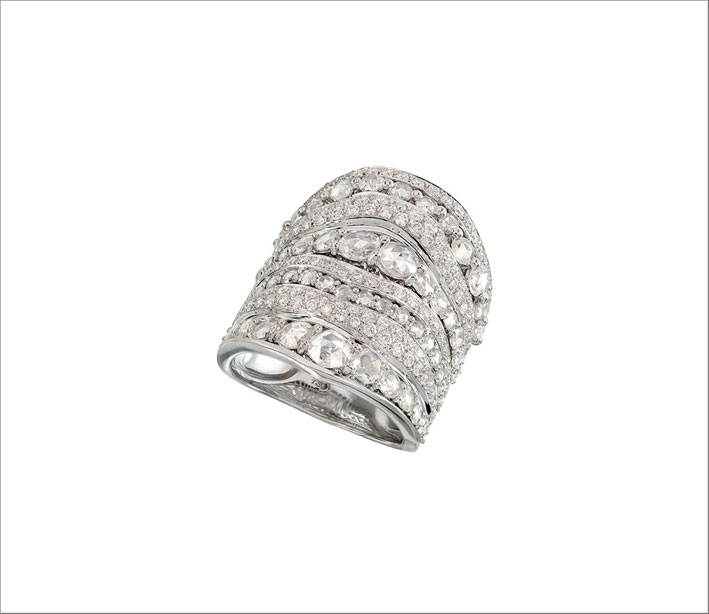 Nuevas geometrías de Etho Maria 2 Anello in oro bianco e diamanti