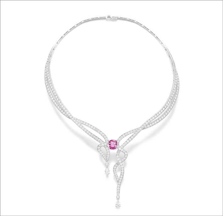 Voluptuous Ribbon necklace, white gold necklace Set with 1 cushion-cut pink sapphire (Madagascar - approx. 6.06 cts), 2 pear-shaped diamonds (FIF and FWS2 - approx. 0.72 et each) and brilliant-cut diamonds 