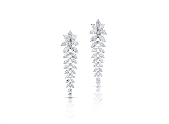 Orecchini chandelier con diamanti taglio marquise per un totale di 17,93 carati (colore FG, purezza VS2-SI1) su platino 