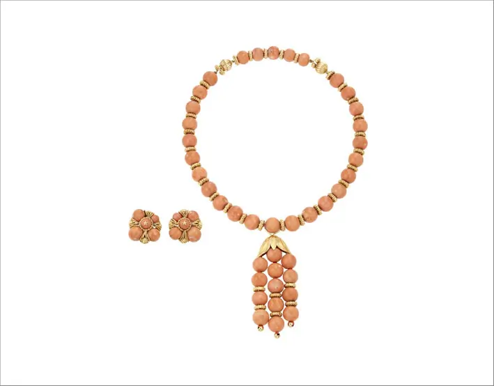 Set di collana e orecchini in oro e corallo di Van Cleef & Arpels