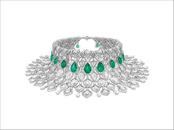Collier Emerald Glory con diamanti e 11 smeraldi colombiani tagliati a forma di pera: può essere indossato come collana o diadema
