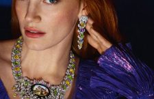 Jessica Chastain con collana e orecchini Gucci