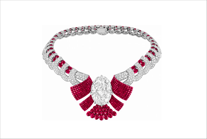 Collana Atours Mystérieux trasformabile con diamanti e rubini. La pietra centrale è di 79,35 carati