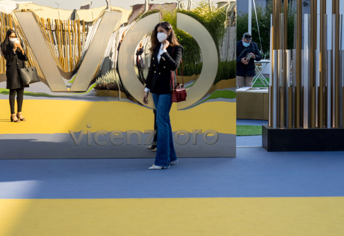 Visitatori all'ingresso di Vicenzaoro marzo 2022. Copyright: gioiellis.com