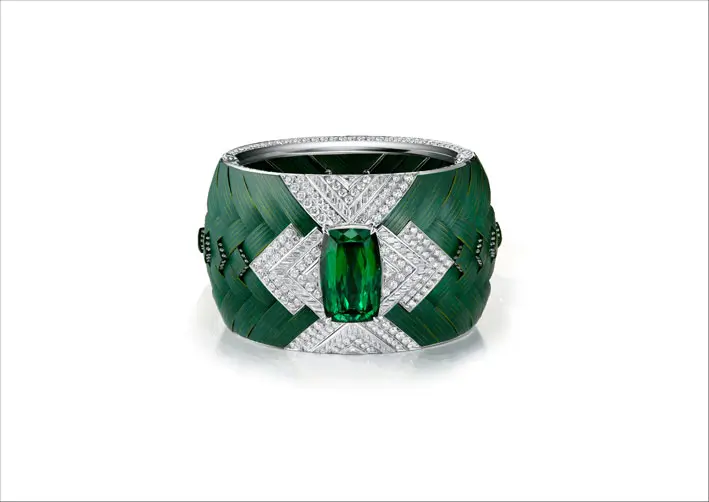 Bracciale Feuillage in alluminio, diamanti,  tormalina verde da 37,97 carati 