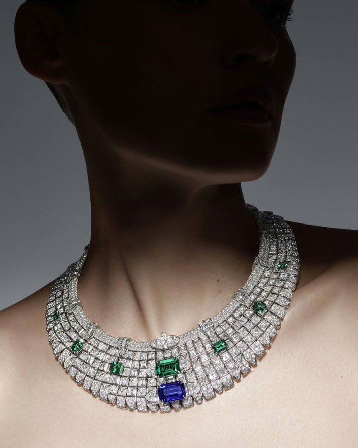 Collana con diamanti, smeraldi della Colombia e zaffiro dello Sri Lanka di 18,08 carati
