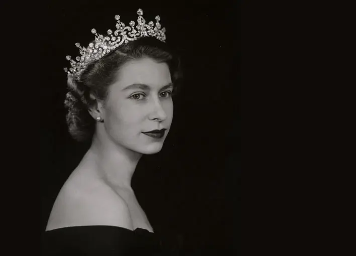 La regina Elisabetta indossa la tiara The Girls of Great Britain and Ireland