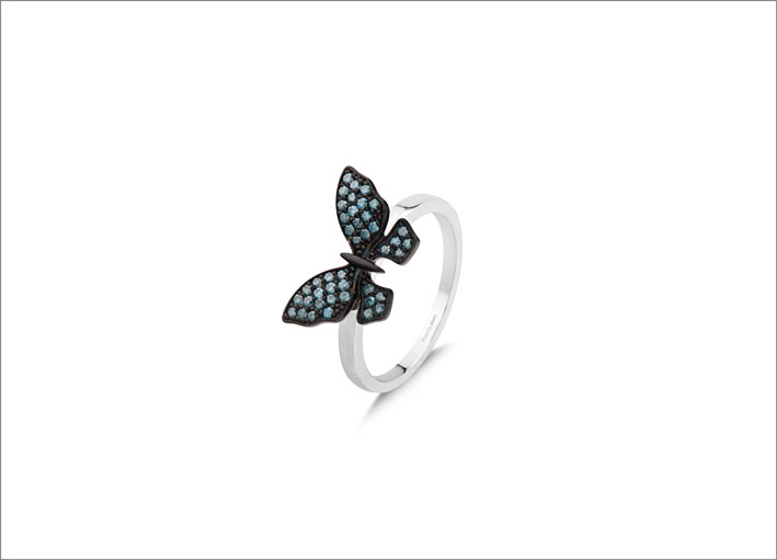 Anello farfalla in oro bianco 14 carati e diamanti bianchi e blu
