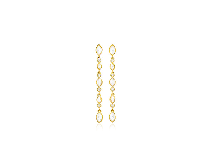 Orecchini pendenti in oro giallo 18 carati e diamanti