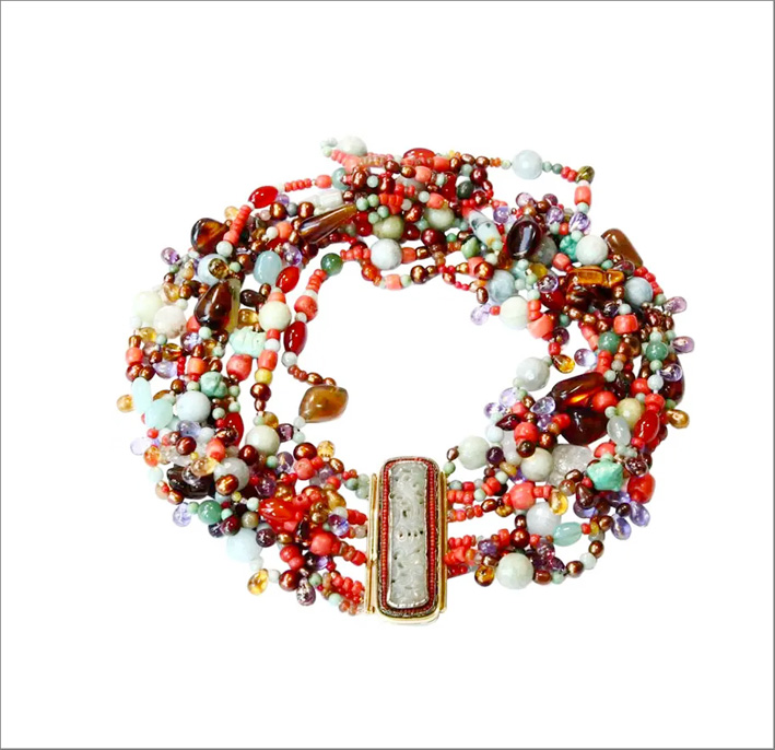 Collana a più fili in giada antica, corallo e ambra in oro 18 carati