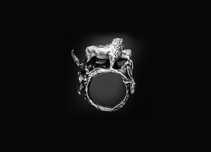 L'anello scultura Sirena in argento