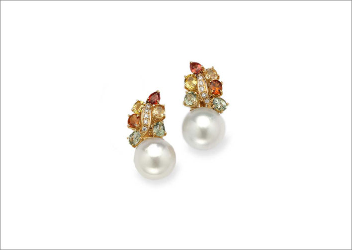 Orecchini in oro 18 carati, zaffiri, perle australiane e brillanti