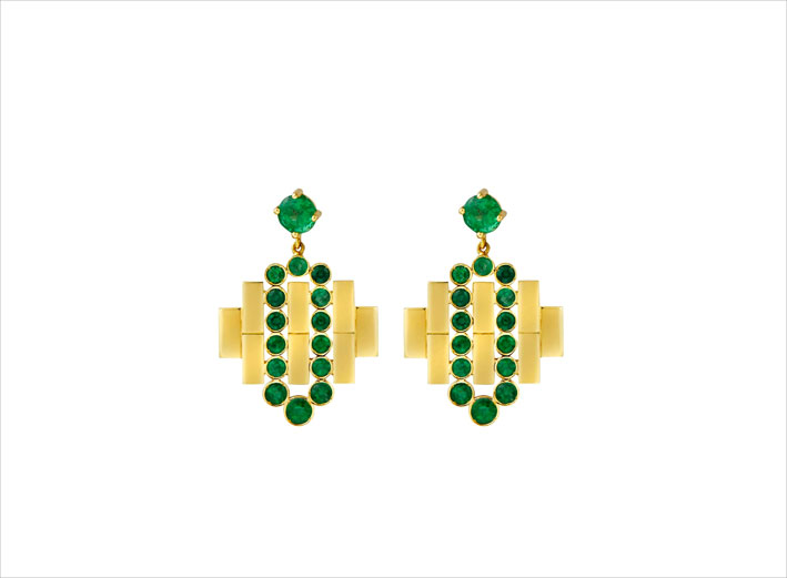 Orecchini della collezione Cascade in oro 18 carati e smeraldi
