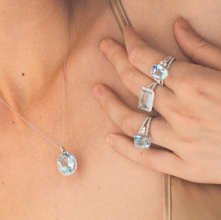 Anelli e collana con acquamarina