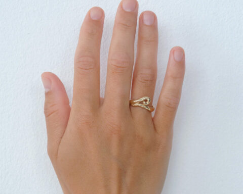 Mora ring, in oro riciclato 14 carati