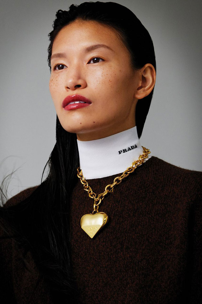 Collana girocollo indossata dalla  la musicista coreana naturalizzata canadese Somi Jeon 