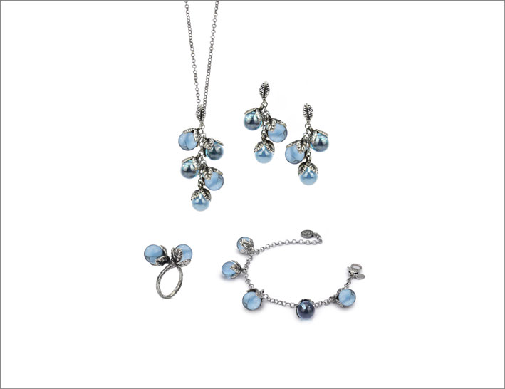 Bijoux in argento con cristalli azzurri
