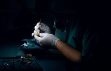 Lavorazione di gioielli nel laboratorio di Pedemonte Group