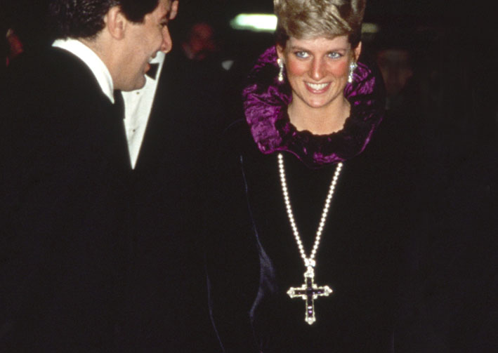 La principessa Diana indossa la croce Attallah