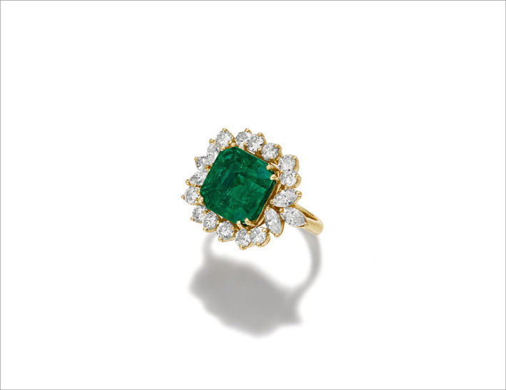 Anello con smeraldo di 9,15 carati e diamanti taglio marquise di Paul Flato