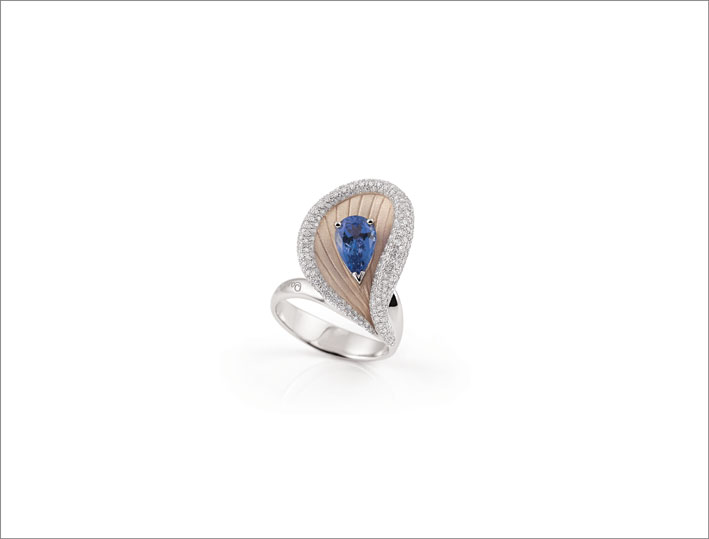 Ring, 18Kt Natural Beige Gold with Tanzanite and Diamonds