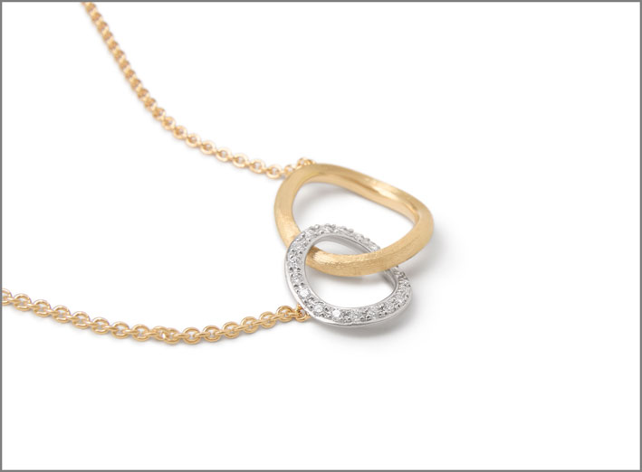 Collana con cerchio in oro bianco e diamanti, che si unisce a un elemento circolare in oro giallo, su una catena regolabile